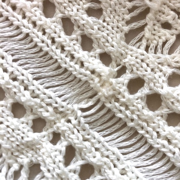NWT Idyllwind Cream Boho Fringe Crochet Knit Shawl - Picture 5 of 6